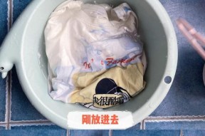 衣服染色怎么办最有效？快速去除衣物污渍的秘诀是什么？