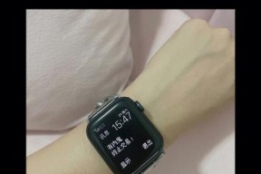 解决iWatch充电闪白苹果问题的方法（有效避免iWatch充电过程中持续闪白苹果的困扰）